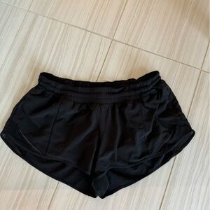Lululemon Hotty Hot Lined Short 2.5”